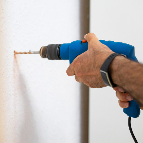 beginnen met boren in beton