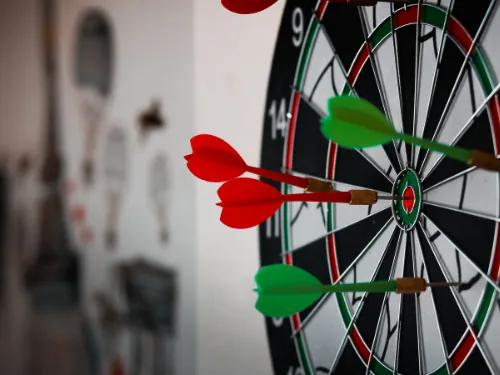 Darts in het bord: bescherm de muur eromheen