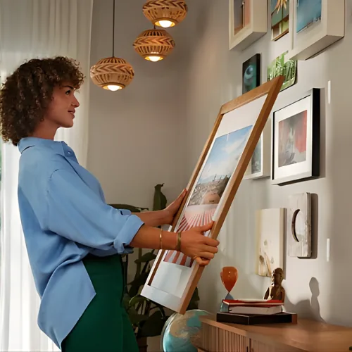 Plakspijkers: een schilderij ophangen zonder boren
