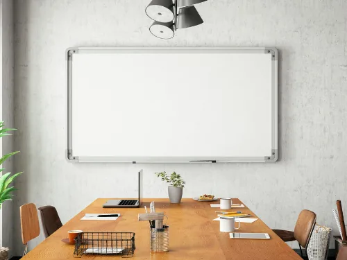 Whiteboard in de vergaderruimte op kantoor